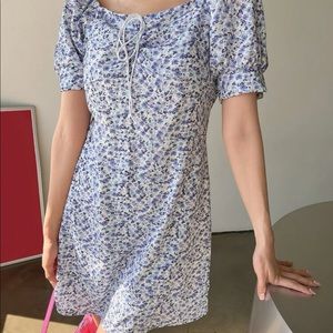 Ditsy floral print Tie front puff sleeve dress